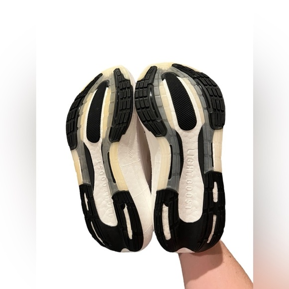 NIB Adidas Women’s Ultra Boost 22 Running Sneakers in White in size 7 - Picture 10 of 12